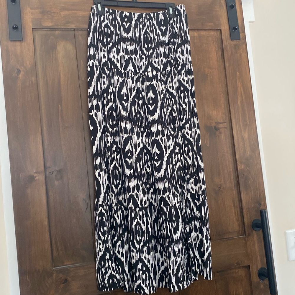 E220 Kim Rogers Black & White Boho Skirt Size L Like New